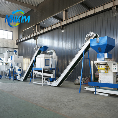 Ferme, allevamenti, pollame domestico, bovini, ovini e cavalli linea di produzione di pellet per mangimi