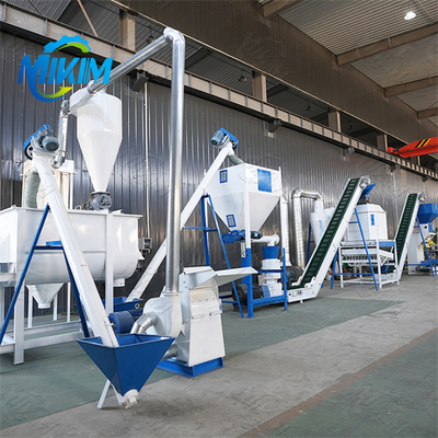 Ferme, allevamenti, pollame domestico, bovini, ovini e cavalli linea di produzione di pellet per mangimi