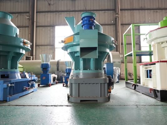 particella di Chip Wood Pellets Machine Cylindrical della foglia di 4mm 8mm per la noce di cocco Shell