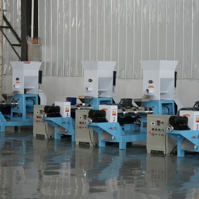 1.5*1.1*0.8m Mini Floating Fish Feed Machine che appallottola 60 a 700kg/H