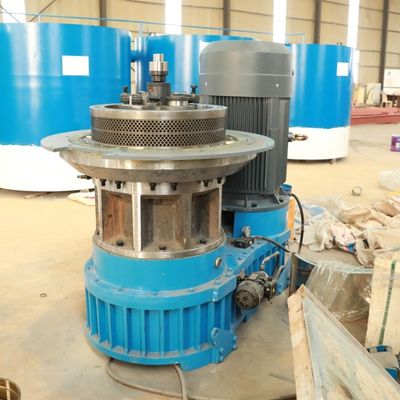 Il legno di alta efficienza 15kw appallottola il creatore della pallina della segatura dell'alimentazione della mucca della macchina