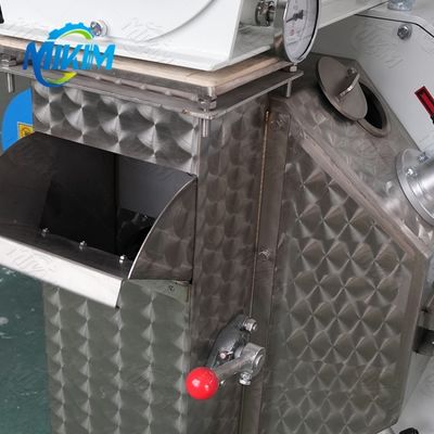 Macchina per la produzione di macchine per la lavorazione di mangimi a pellet