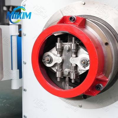 Macchina per la produzione di macchine per la lavorazione di mangimi a pellet