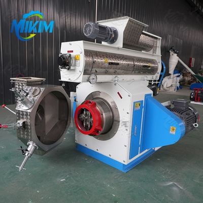 Macchina per la produzione di macchine per la lavorazione di mangimi a pellet