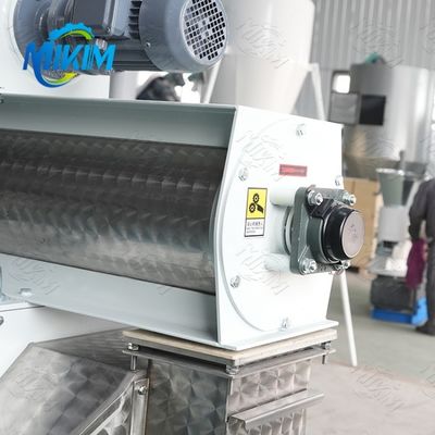 Tensione su misura macchina elettrica della pallina dell'alimentazione del pollame del bestiame del pollo 3kw-30kw
