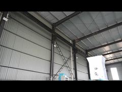 Il pesce di galleggiamento alimenta la linea di produzione